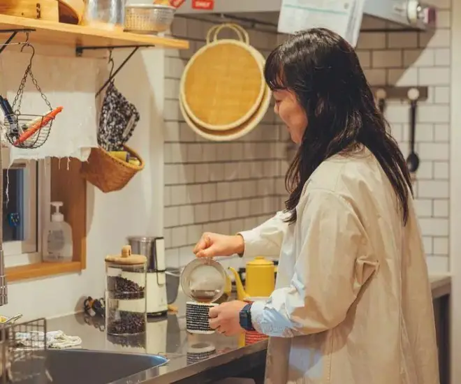 Mừng rỡ khi tái hôn với đại gia ở tuổi 50, ngày cưới người phụ nữ ngỡ ngàng phát hiện bí mật - 1