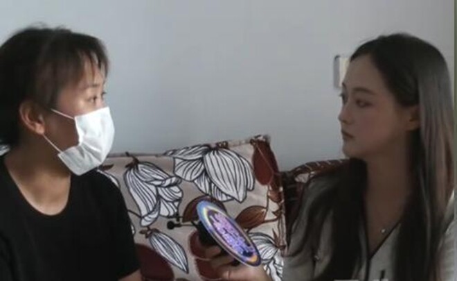 Mừng rỡ vì yêu được đại gia, người phụ nữ điếng người khi gặp con trai riêng của anh - 2
