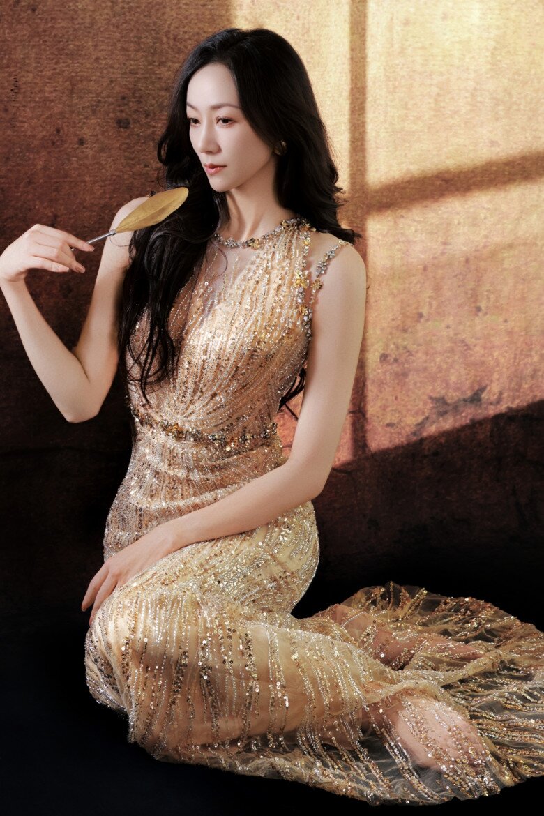 Mỹ nhân “trâm anh thế phiệt” khiến cả showbiz kiêng nể lấy chồng hơn 18 tuổi, tuổi tứ tuần sống như bà hoàng - 5