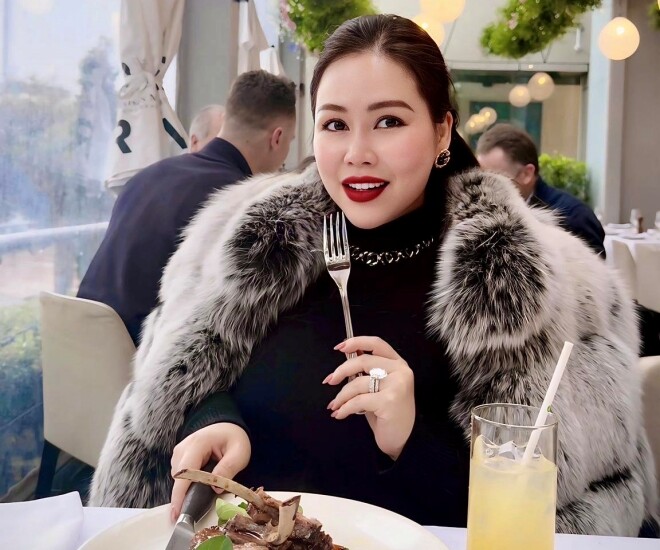 Sống trong biệt thự nhà vườn ở NewZealand, nữ diễn viên thắc mắc một chuyện, chồng Tây liền đập nhà - 1