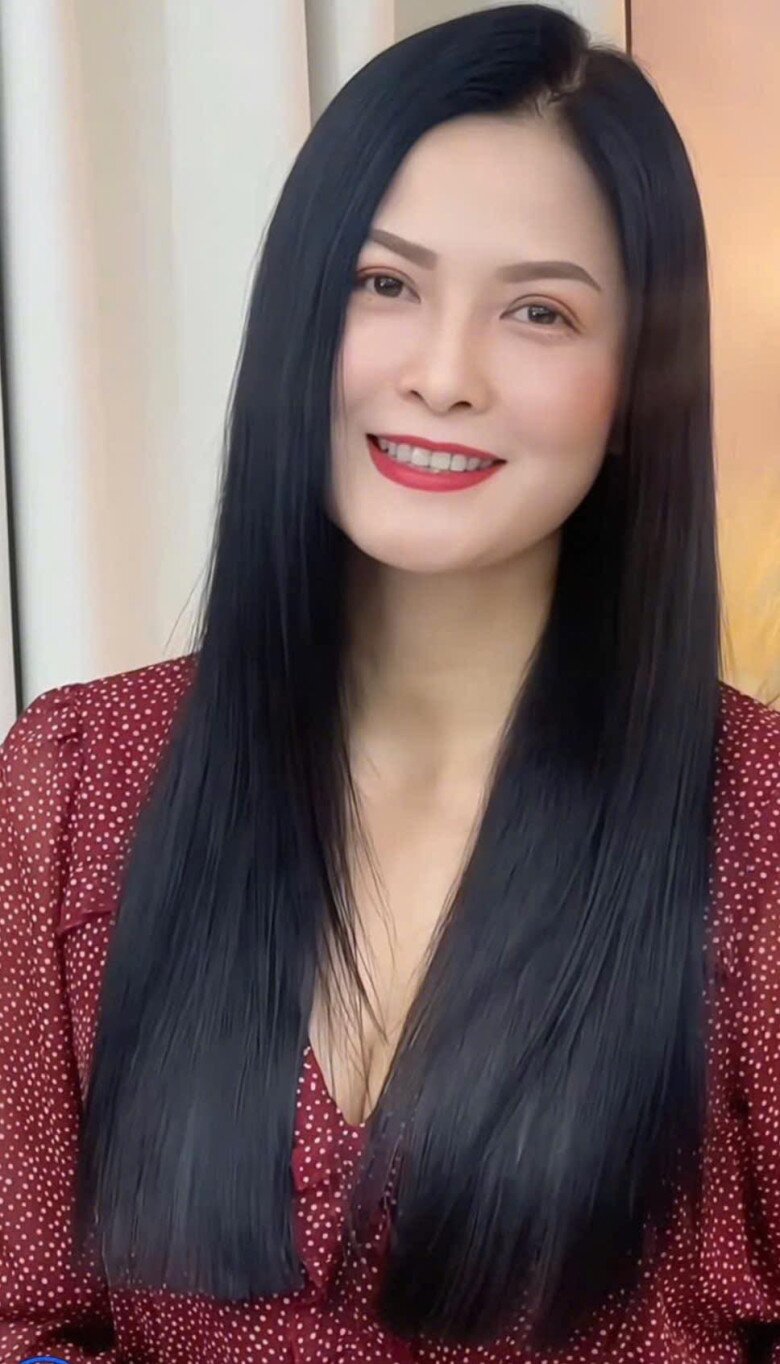 Thứ trưởng Bộ ngoại giao trong Mưa đỏ bị mỉa mai “xinh mà bị chồng bỏ thì có vấn đề&#34; - 3