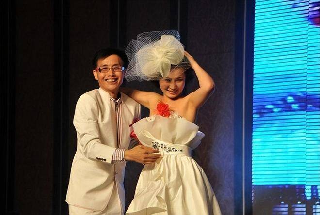 Tình cũ Can Lộ Lộ nhận nuôi con gái 14 tuổi, đợi 5 năm rồi cưới, cuộc sống U70 khiến người ta thở dài - 4