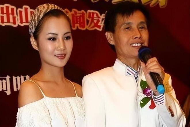 Tình cũ Can Lộ Lộ nhận nuôi con gái 14 tuổi, đợi 5 năm rồi cưới, cuộc sống U70 khiến người ta thở dài - 3
