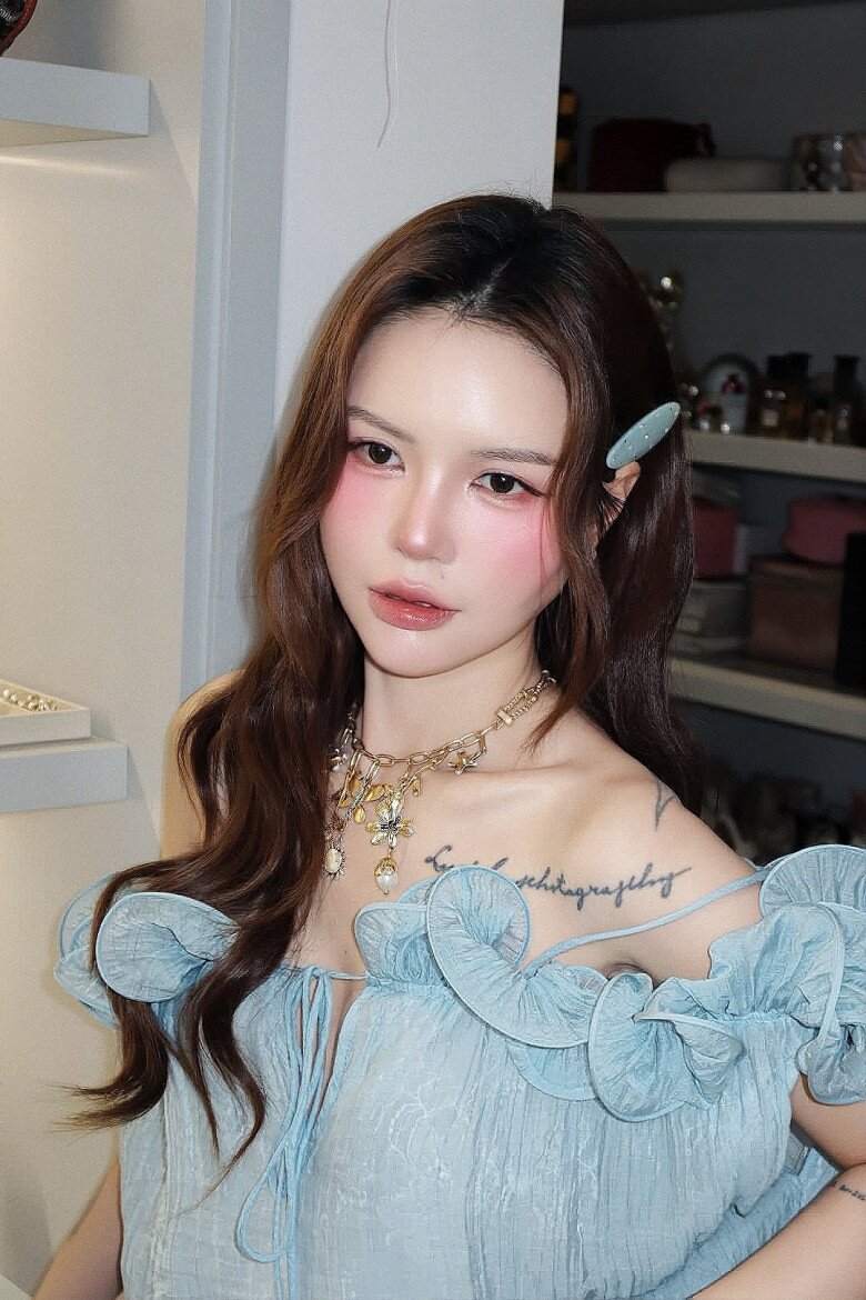 Cặp bạn thân Việt đình đám cùng yêu hồng hài nhi, mẹ 2 con dáng nuột như thiếu nữ, đeo cả &#34;căn nhà&#34; trên tay  - 8
