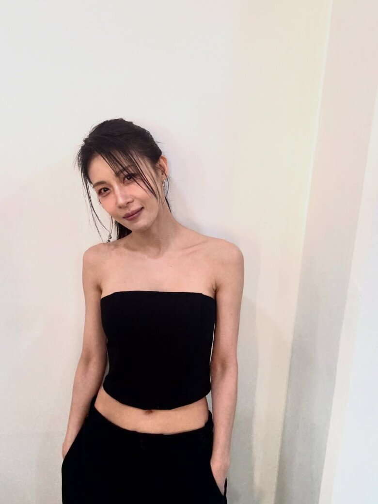 &#34;Đả nữ&#34; hàng đầu showbiz U50 đẹp mơn mởn, &#34;chống già&#34; cực hay nhờ uống hai loại nước suốt 15 năm  - 1