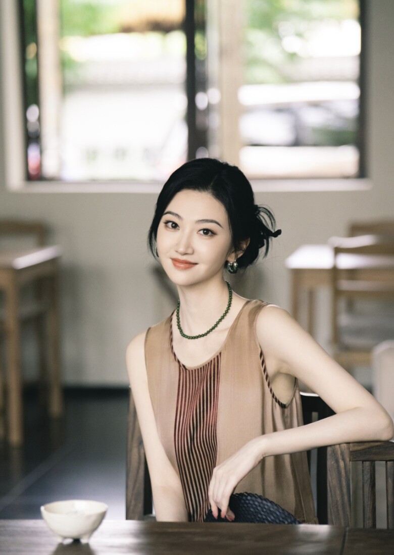 Đệ nhất mỹ nhân showbiz có làn da trắng bóc, đẹp hơn cả Lưu Diệc Phi: Chăm đắp mặt nạ từ trái cây, làm một việc không ngờ vào mỗi tối  - 3