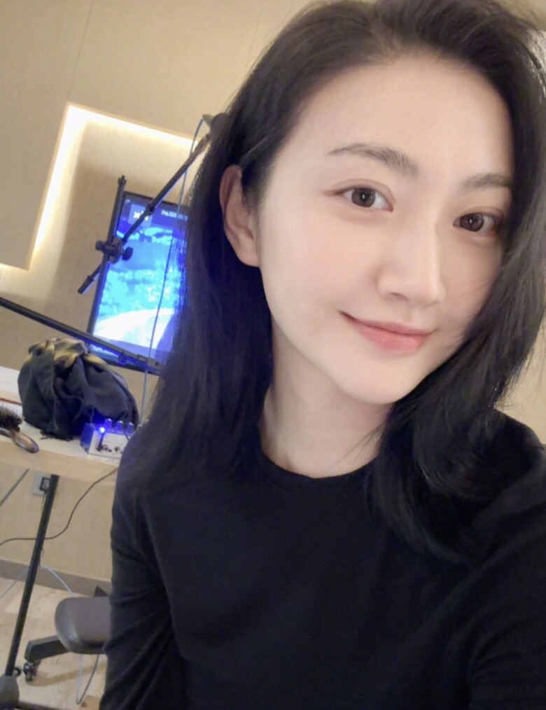 Đệ nhất mỹ nhân showbiz có làn da trắng bóc, đẹp hơn cả Lưu Diệc Phi: Chăm đắp mặt nạ từ trái cây, làm một việc không ngờ vào mỗi tối  - 2