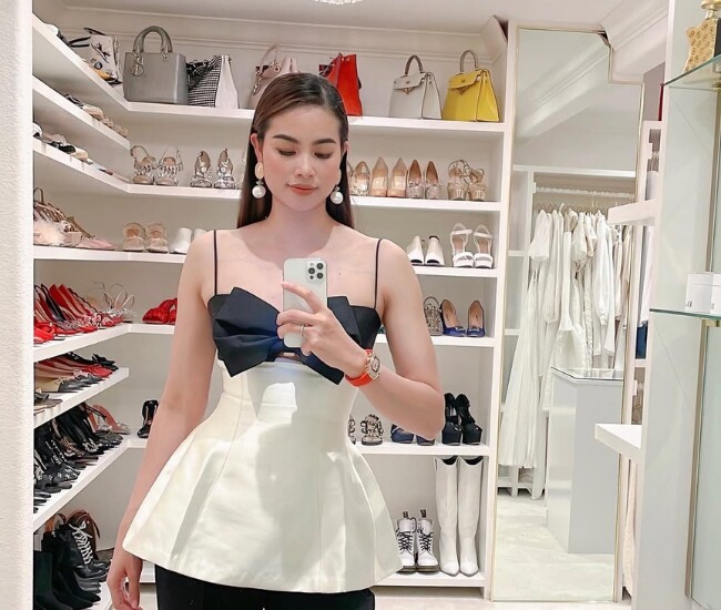 Hoa hậu Phạm Hương ở biệt thự 1000m2, đeo kim cương &#34;hàng khủng&#34; nhưng chỉ mê mẩn đúng một màu - 1
