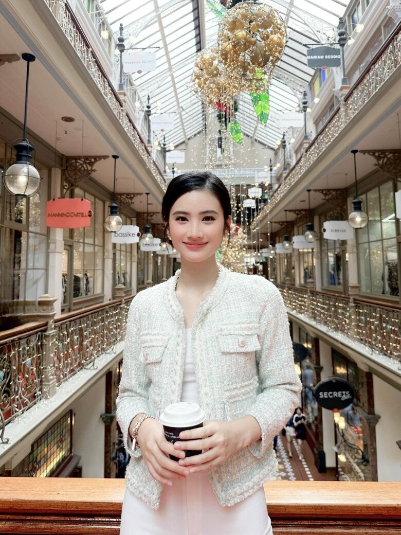 Hoa hậu Ý Nhi &#34;dát&#34; hàng hiệu cả trăm triệu đồng khi du học ở Úc, mặc đơn giản nhưng sang chảnh khỏi bàn! - 9