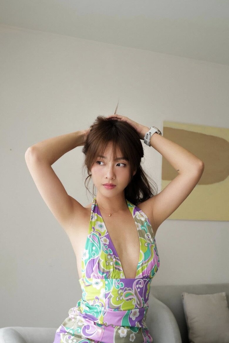 Hot girl boxing từng gầy trơ xương đáng báo động, nay tròn trịa thấy rõ, chuộng mốt áo váy khoét sâu gợi cảm - 3