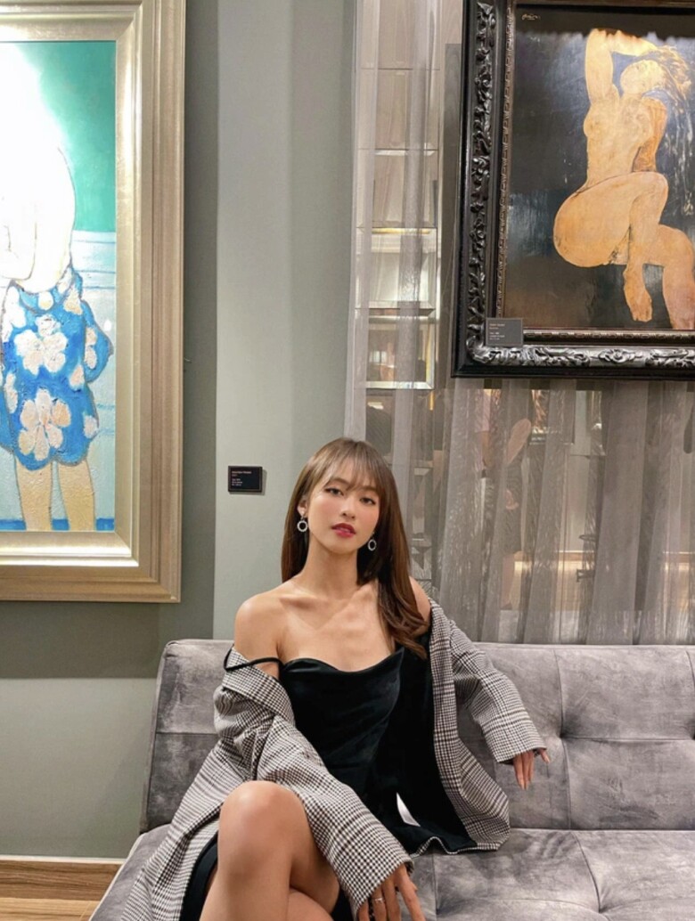 Hot girl boxing từng gầy trơ xương đáng báo động, nay tròn trịa thấy rõ, chuộng mốt áo váy khoét sâu gợi cảm - 1