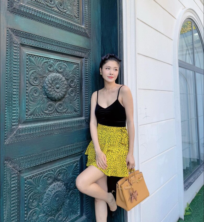 Hot girl lấy nam ca sĩ nổi tiếng, 40 tuổi da dẻ như em bé, ở biệt thự 2 triệu đô, túi hiệu bày la liệt như &#34;chơi đồ hàng&#34; - 10