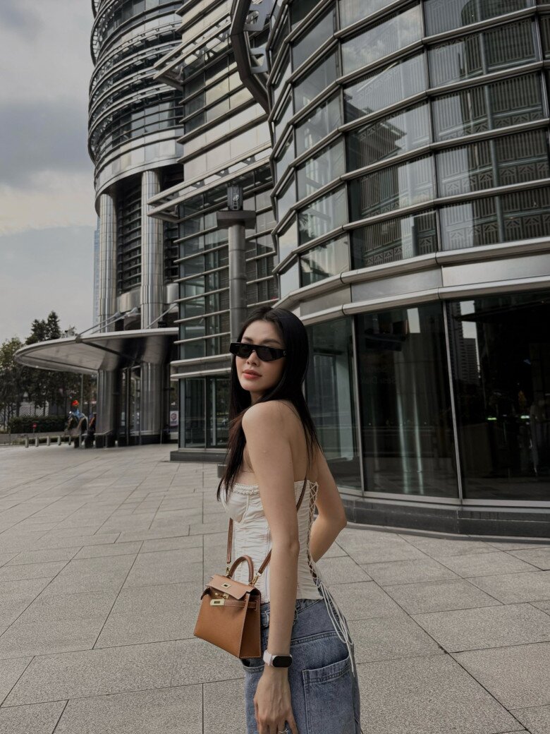 Hot girl lấy nam ca sĩ nổi tiếng, 40 tuổi da dẻ như em bé, ở biệt thự 2 triệu đô, túi hiệu bày la liệt như &#34;chơi đồ hàng&#34; - 6