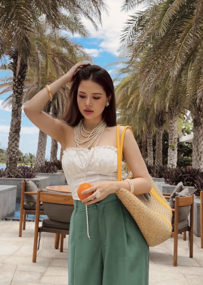 Hot girl Việt là phu nhân tập đoàn nghìn tỷ, vác túi trăm triệu xuất ngoại như đi chợ, vóc dáng mẹ hai con gây sốt - 2