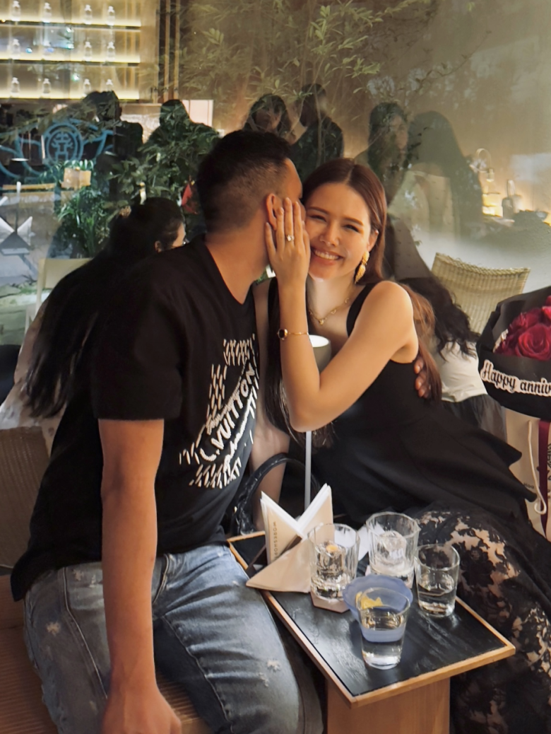 Hot girl Việt là phu nhân tập đoàn nghìn tỷ, vác túi trăm triệu xuất ngoại như đi chợ, vóc dáng mẹ hai con gây sốt - 1