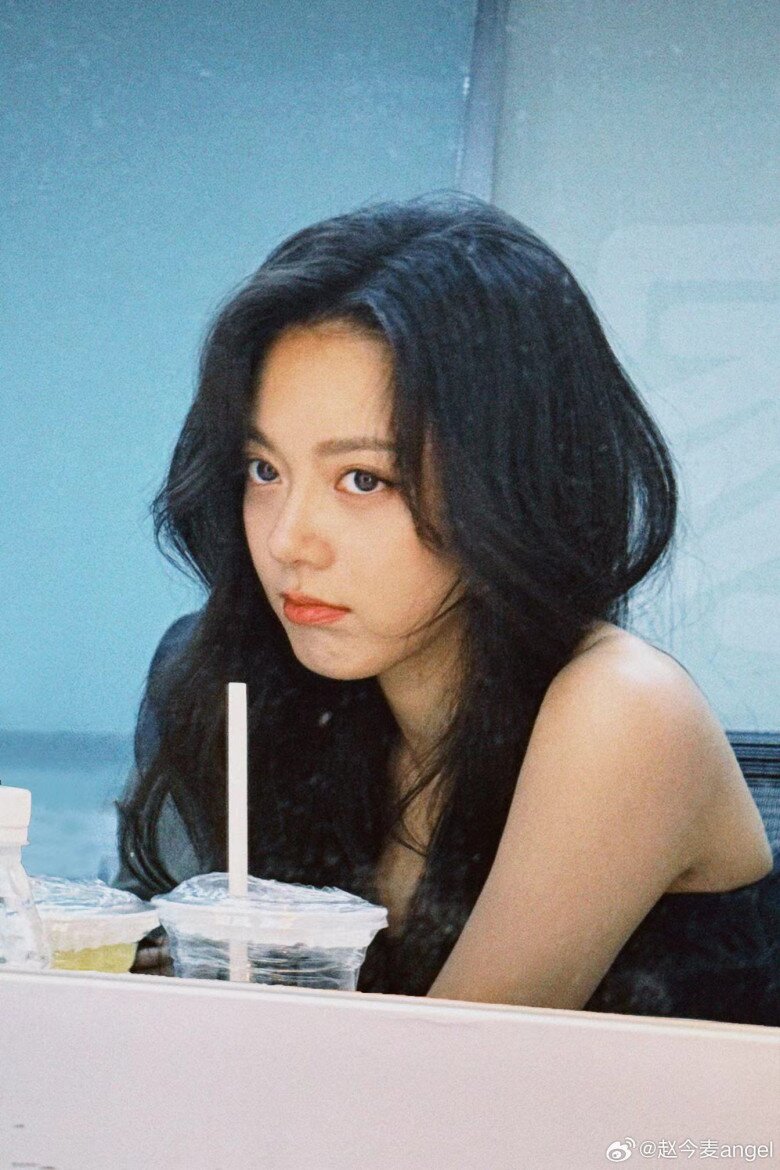 Mỹ nhân 2K2 &#34;giữ chuỗi mặc xấu&#34; không ai bằng, hễ đi sự kiện là bị bàn tán, nhìn ảnh đời thường mới ngỡ ngàng  - 3
