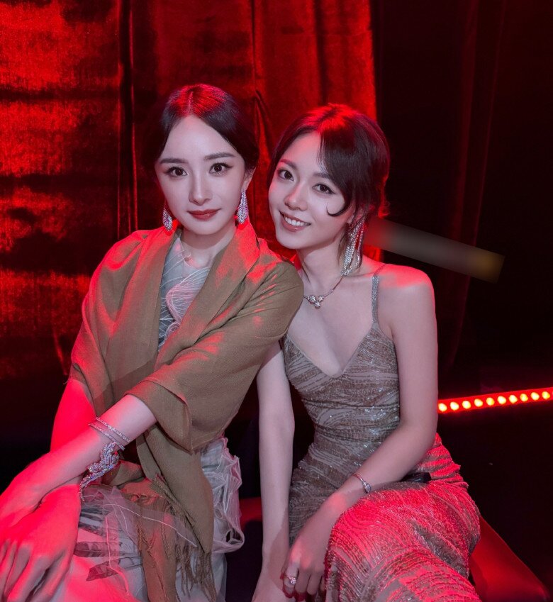 Mỹ nhân 2K2 &#34;giữ chuỗi mặc xấu&#34; không ai bằng, hễ đi sự kiện là bị bàn tán, nhìn ảnh đời thường mới ngỡ ngàng  - 2