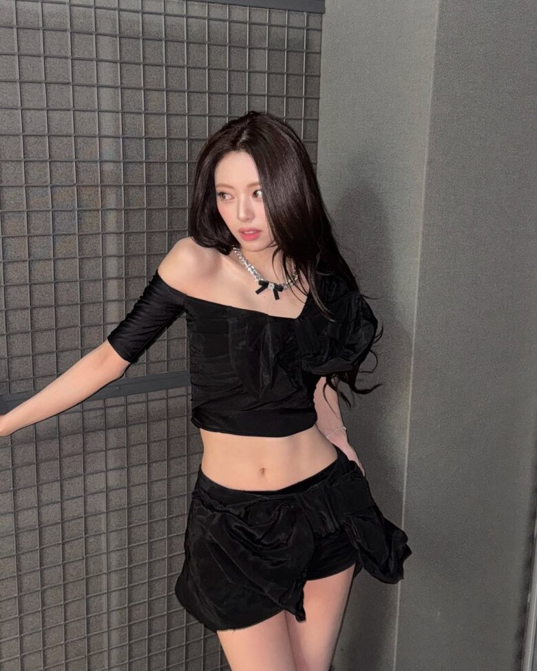 Mỹ nhân 2K3 là &#34;thánh body&#34; có vòng eo con kiến đẹp hơn Jennie: Vỏn vẹn 4 bài tập đơn giản, làm một việc 2 lần/ngày  - 2