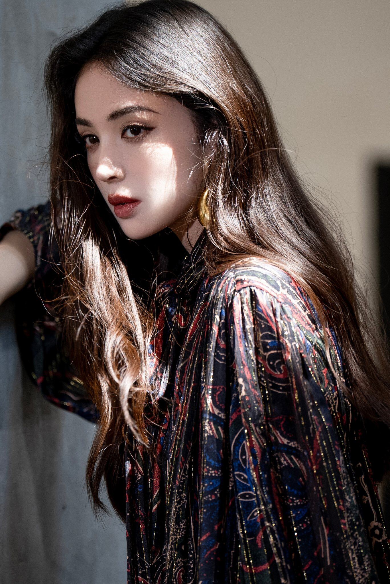&#34;Đệ nhất mỹ nhân Tân Cương&#34; cả đời không có nổi một tấm ảnh xấu, tuân thủ tỉ mỉ 5 bước để sở hữu làn da đẹp mê hồn - 2
