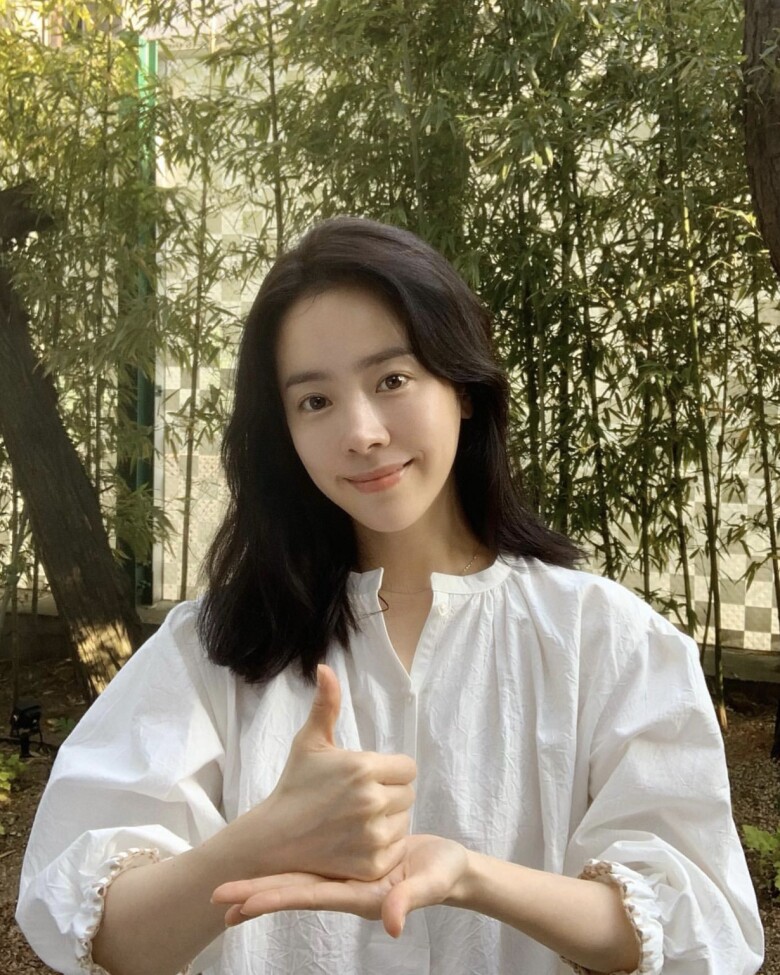 Mỹ nhân được Hyun Bin khen là bạn diễn xinh nhất, U45 &#34;trẻ mãi không già&#34; nhờ chăm uống một loại nước tự làm tại nhà - 2