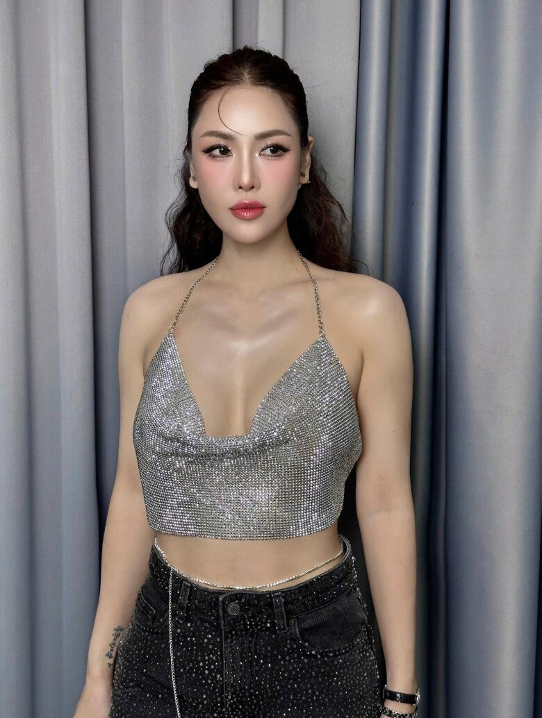Á hậu mua giải 600 triệu diện bikini o ép vòng một căng tràn, sinh 3 con vẫn mê mặc &#34;thiếu vải&#34; khoe dáng nuột nà - 2