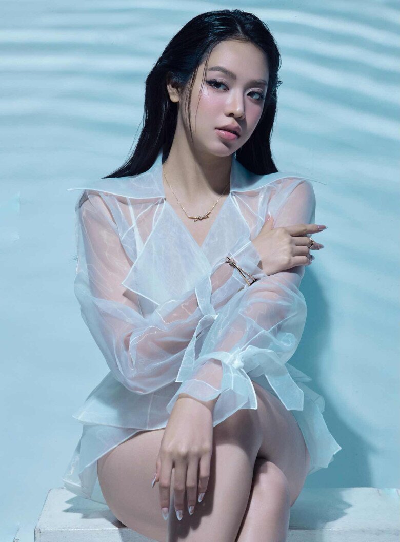 Mỹ nhân Việt xinh như &#34;búp bê sống&#34;, chỉ một hành động hút 3 triệu lượt xem - 2