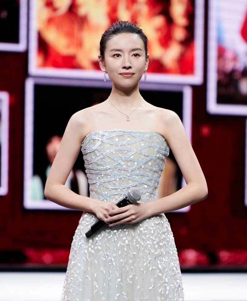 &#34;Ngọc nữ&#34; được cả showbiz nâng niu 45 tuổi vẫn trẻ như gái 25: Uống trà xanh mỗi ngày, &#34;gạch tên&#34; 3 loại gia vị ra khỏi món ăn - 4