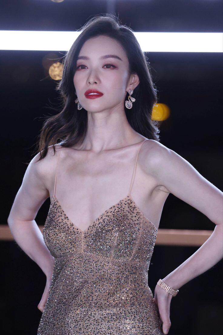 Nữ diễn viên có gương mặt hoàn hảo nhất châu Á là &#34;tiểu Thư Kỳ&#34;, thần thái sang chảnh khỏi bàn, mặc đời thường như &#34;sách mẫu&#34; - 2