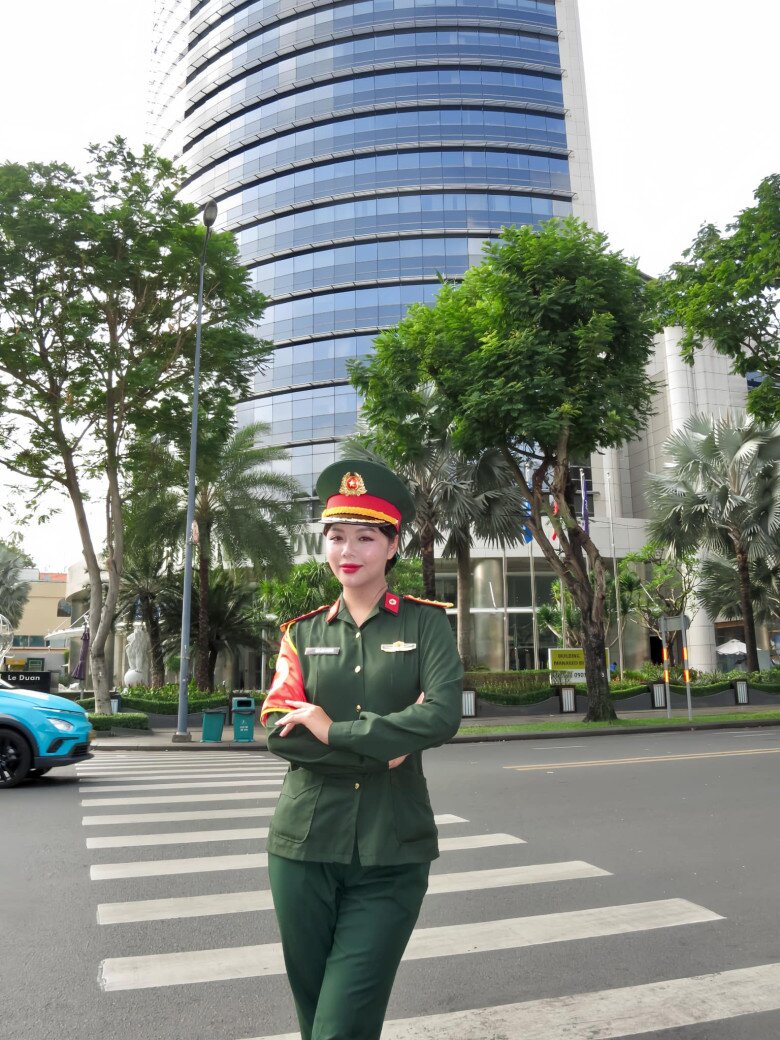 Nữ Trung úy gây sốt A80 sở hữu nhan sắc &#34;vạn người mê&#34;: Giảm 6kg trong vòng 1 tháng, đời thường gợi cảm chẳng kém ai  - 2