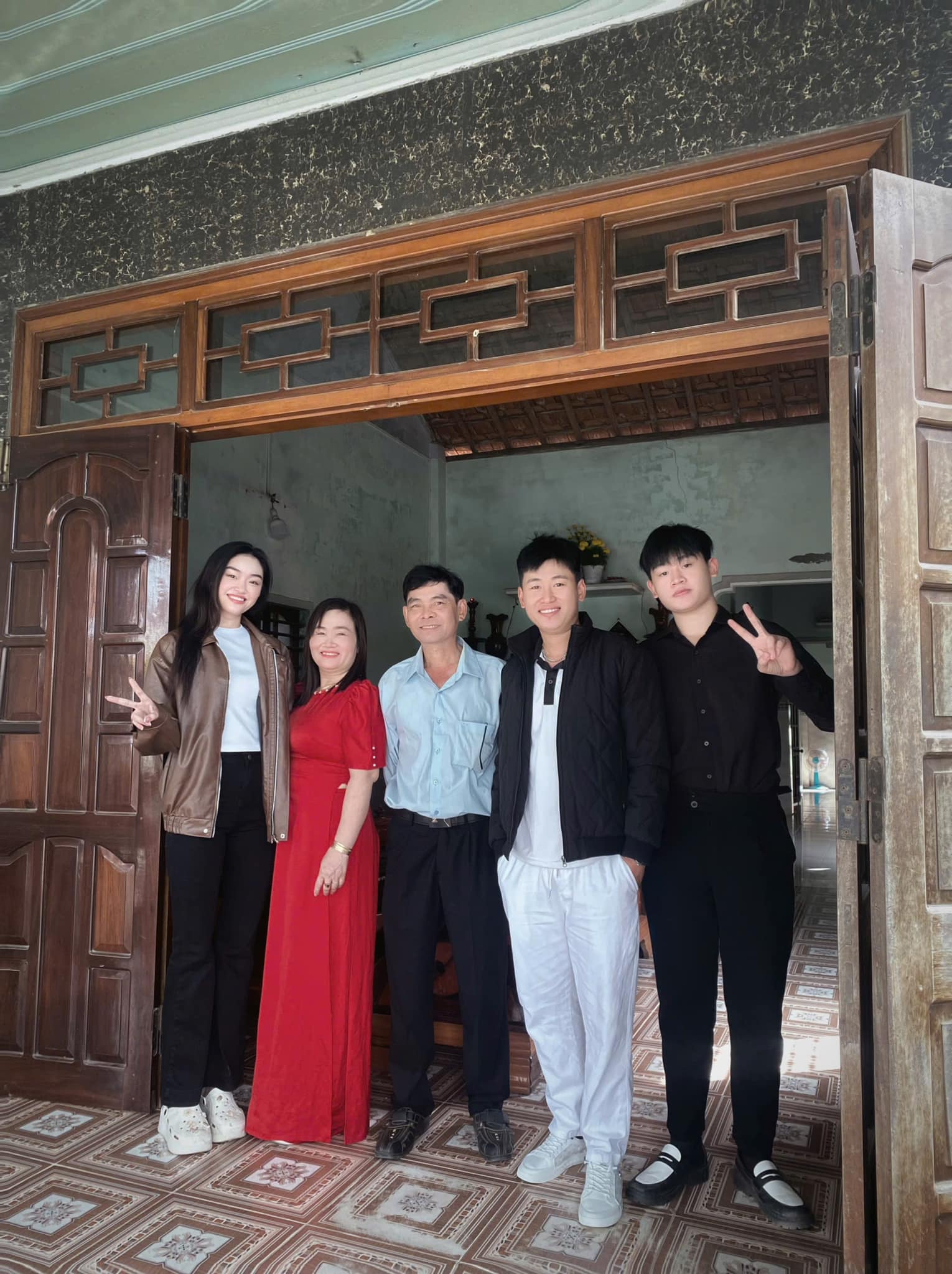 Tân Hoa hậu Hòa bình Việt Nam: 5 tuổi đã mơ trở thành Hoa hậu, gia cảnh đặc biệt ít ai ngờ  - 8