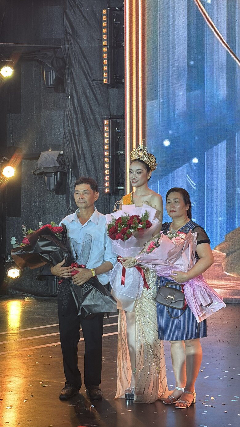 Tân Hoa hậu Hòa bình Việt Nam: 5 tuổi đã mơ trở thành Hoa hậu, gia cảnh đặc biệt ít ai ngờ  - 7
