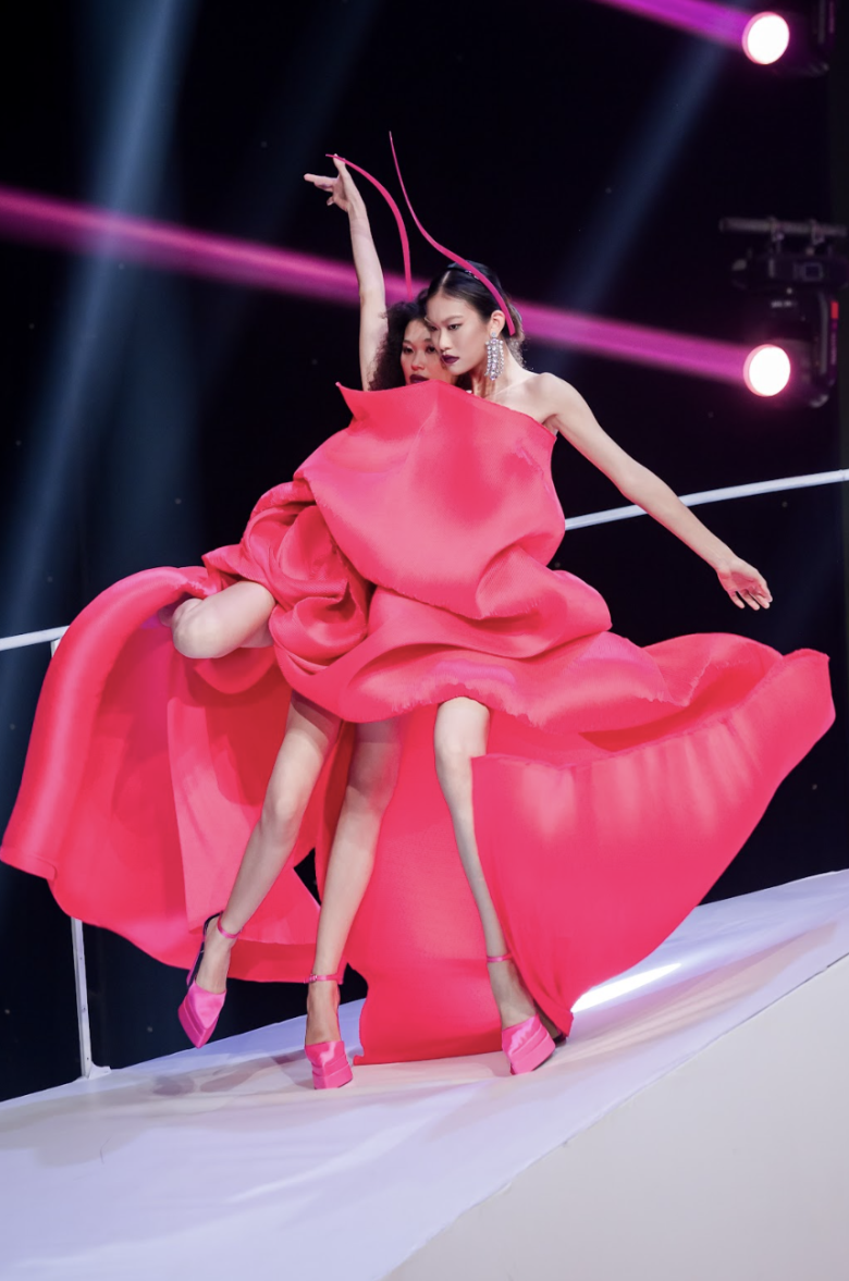 Dân tình &#34;la ó&#34; vì thử thách cũ kỹ của Vietnam’s Next Top Model, drama nhà chung như bê nguyên xi từ chục năm trước vào - 4