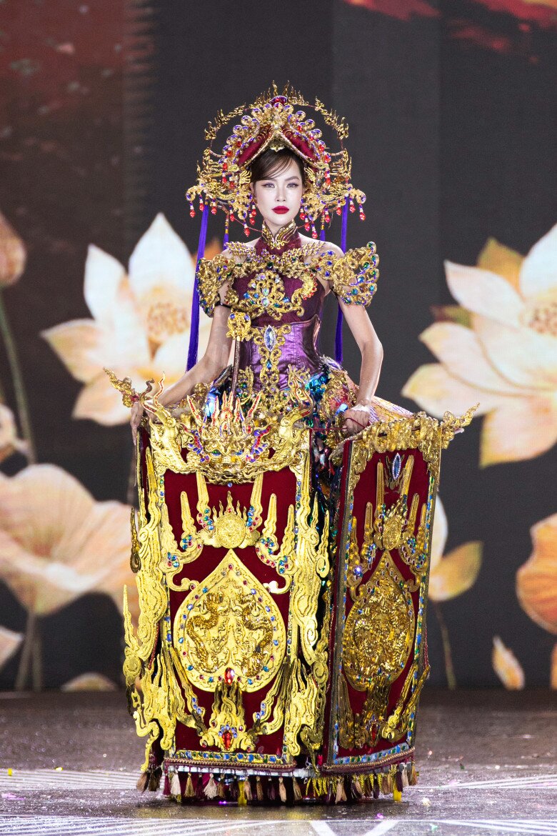 Thí sinh Miss Grand Vietnam &#34;đội mưa&#34; trình diễn trang phục dân tộc, Hoa hậu Tiểu Vy &#34;đẹp xuất thần&#34;  - 4
