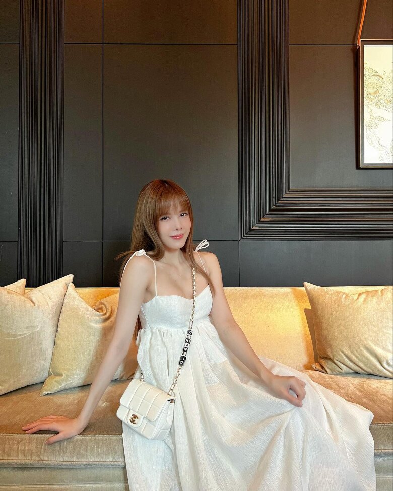 Thiều Bảo Trâm &#34;hack tuổi&#34; trông thấy nhờ loạt items trẻ trung, có hàng chục túi hiệu nhưng chỉ mê đúng một màu - 2