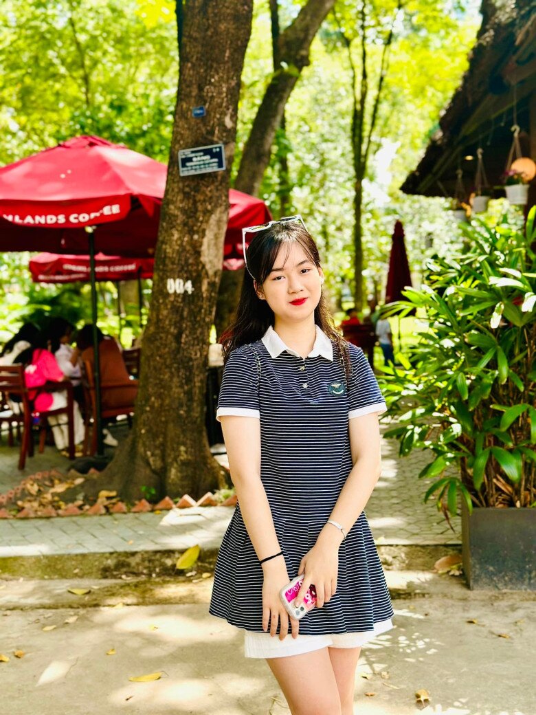 Nữ thủ khoa 17 tuổi đạt 30 điểm tuyệt đối visual như &#34;nàng thơ&#34;, mặc áo 60 triệu, nhìn giá bộ sưu tập túi hiệu càng choáng - 6