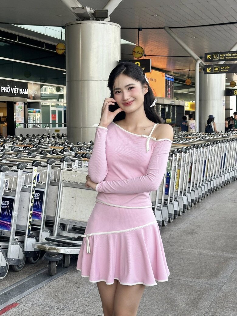 Thương hiệu thời trang vừa ra mắt của Lương Thuỳ Linh bị chê tơi tả: Giá bán trên trời, chất liệu &#34;thun tăm&#34; là gì mà gây tranh cãi? - 8