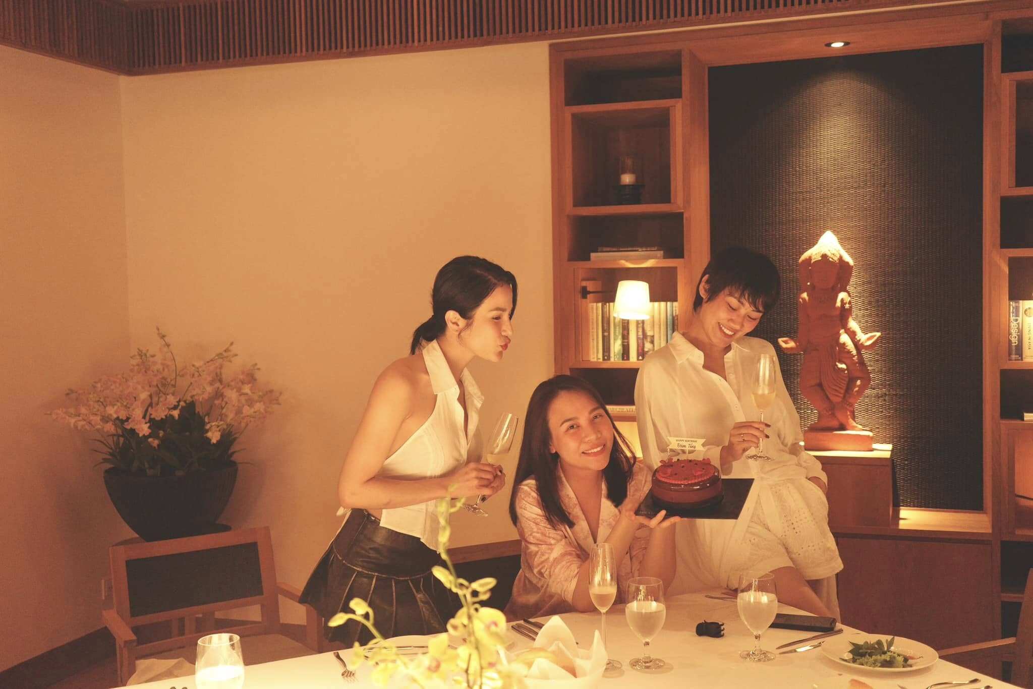 &#34;Top 1 bạn thân&#34; gọi tên Đàm Thu Trang: Không tiếc trăm triệu với Diệp Lâm Anh, tặng món nào đáng đồng tiền bát gạo món đó - 8