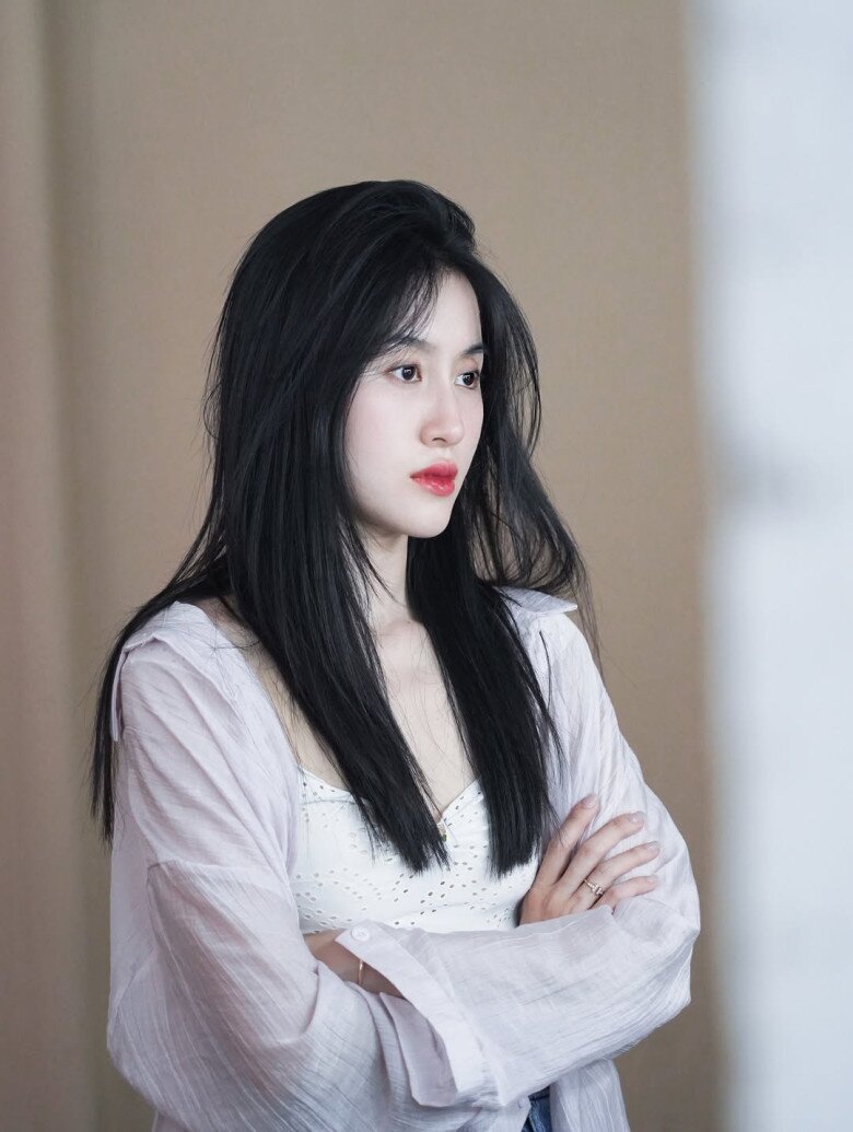 Vợ Vũ Cát Tường sở hữu làn da trắng phát sáng, bạn đời tiết lộ đứng trước gương 30 phút, chăm làm một việc giống Song Hye Kyo - 3