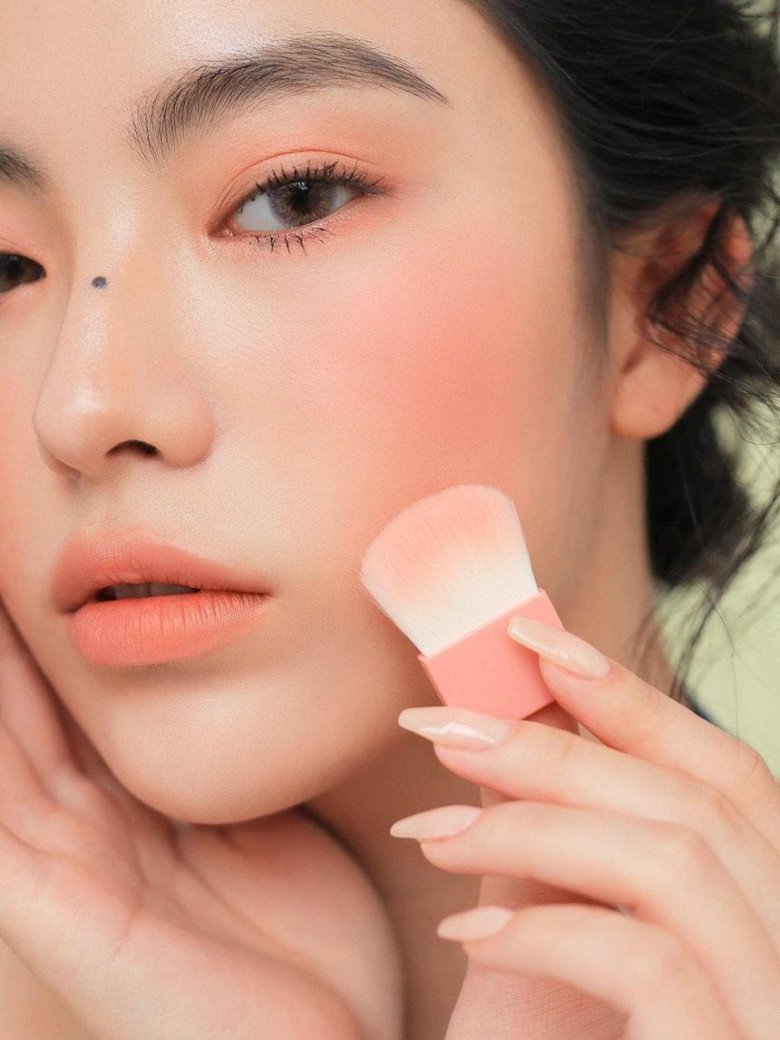 Không cần "gọt mặt" hay tiêm filler, chị em chấm vài điểm này trên khuôn mặt đủ có nhan sắc như Hoa hậu - 7