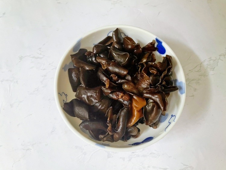 Quả này hay để ăn sống không ngờ đem xào lại ngon, nấu cùng thứ rau đen xì giàu protein chẳng kém gì thịt cực bổ - 4