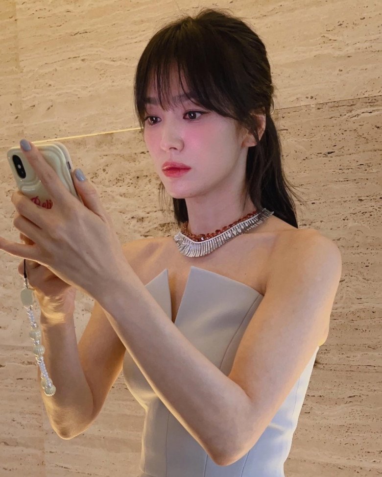 Song Hye Kyo bỏ style tóc tiên tử, diện kiểu tóc mới cực kén mặt, chị em học theo nên cân nhắc - 6
