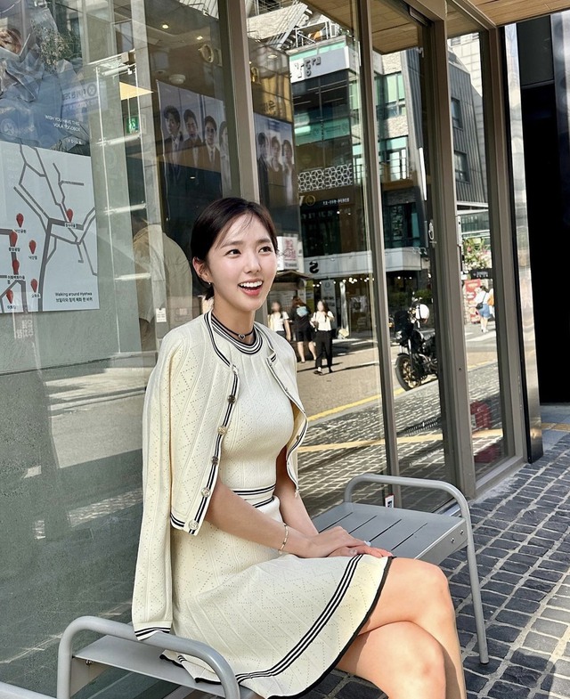 Kiểu áo bị gắn mác &#34;áo bà ngoại&#39;&#39;, nhưng nếu chọn 5 mẫu này, chị em trông trẻ hơn gấp 10 lần - 13