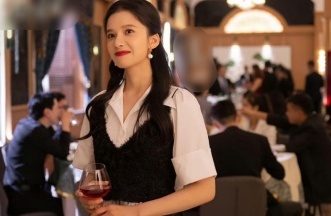 Anh Ấy Bước Ra Từ Ánh Lửa: Phim ngôn tình giúp &#34;trai đẹp đánh vợ&#34; được yêu thích trở lại - 9