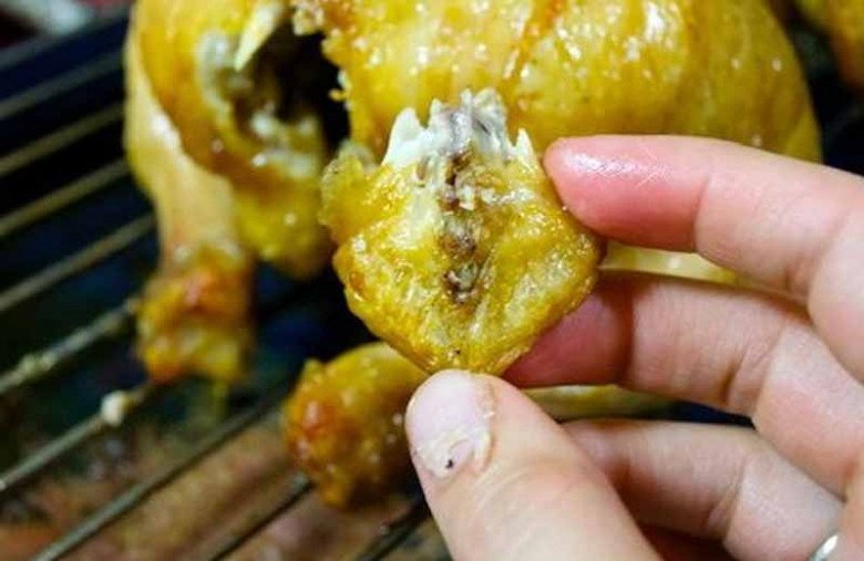 Phần thịt này của con gà giá rẻ như cho nhưng chứa cả ổ vi khuẩn, là món khoái khẩu của nhiều người - 4