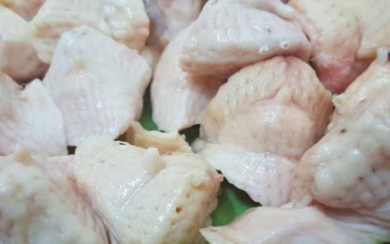 Phần thịt này của con gà giá rẻ như cho nhưng chứa cả ổ vi khuẩn, là món khoái khẩu của nhiều người - 2