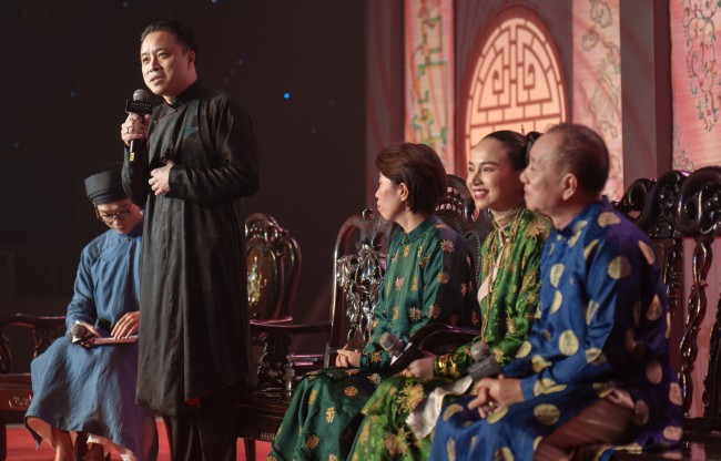 Hoa khôi Tây Đô lấy đạo diễn trăm tỷ: &#34;Tôi là người xúi chồng chọn cô gái nào đẹp&#34; - 3