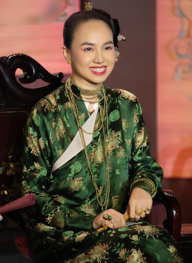 Hoa khôi Tây Đô lấy đạo diễn trăm tỷ: &#34;Tôi là người xúi chồng chọn cô gái nào đẹp&#34; - 6