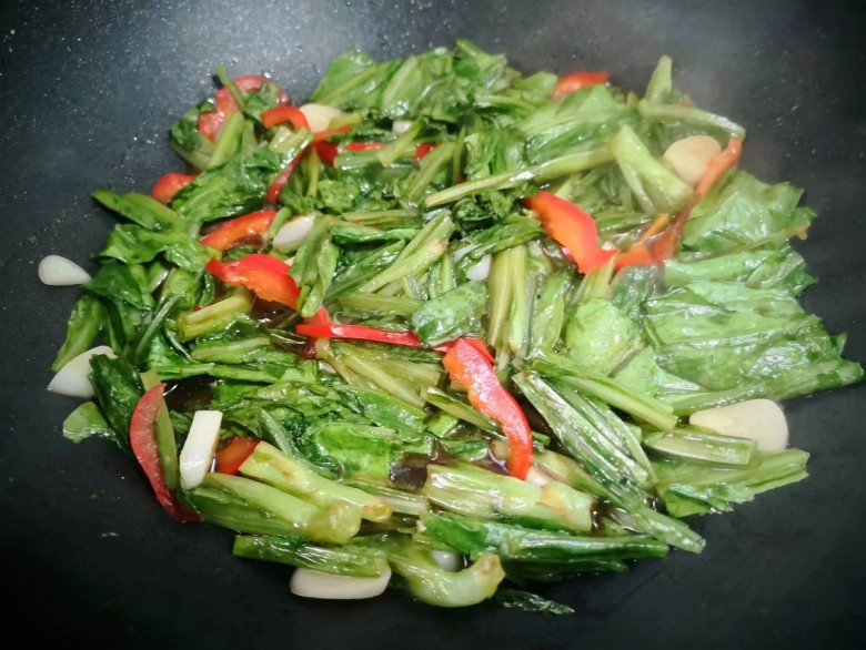 Loại rau tưởng chỉ để ăn sống nào ngờ xào kiểu này rất ngon, giàu canxi lại ít calo, không sợ béo - 6