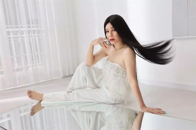 Tư Mắm &#34;Đất Phương Nam&#34; bị trẻ con chọi đá vì quá ác, giờ được bạn trai Việt Kiều cho 500 triệu mua xe - 3