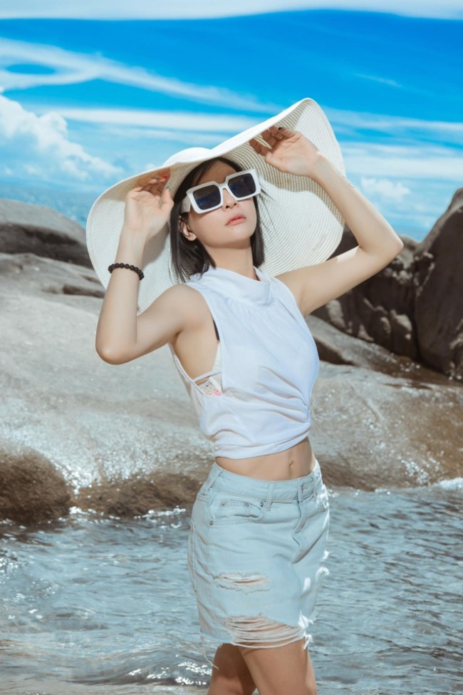 Tư Mắm &#34;Đất Phương Nam&#34; bị trẻ con chọi đá vì quá ác, giờ được bạn trai Việt Kiều cho 500 triệu mua xe - 4